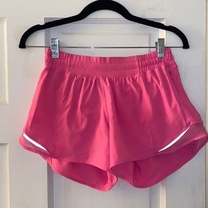 Lululemon Hotty Hot Low-Rise Liner Shorts 4”